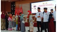Walikota Eva Dwiana Salurkan Santunan ke 500 Anak Yatim