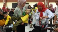 Pemkot Kota Bandarlampung Berikan Bantuan Kursi Roda Kepada Anak Disabilitas