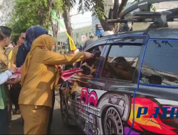Walikota Bandar Lampung Bersama FKUB Bagikan 5 Ribu Bendera Merah Putih, Dalam Rangka Menyambut HUT RI Ke-79