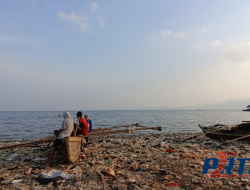 Pantai Sukaraja Kembali Dipenuhi Sampah, Warga: Pemerintah Diharapakan Mengambil Langkah Tegas Terkait Pembuangan Sampah