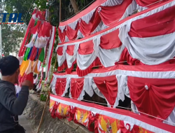 Pedagang Bendera Musiman di Bandar Lampung Tetap Semangat Meski Omzet Turun