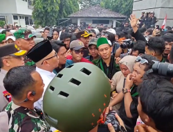 Ribuan Warga Duduki Depan DPRD Lampung, 10 Poin Tuntutan Disuarakan