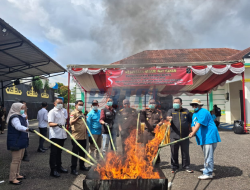 Kejari Way Kanan Tegaskan Penegakan Hukum Melalui Pemusnahan Barang Bukti 20 Perkara