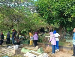 Pemkot Bandar Lampung Gelar Gotong Royong Bersihkan TPU, Dorong Kepedulian Lingkungan