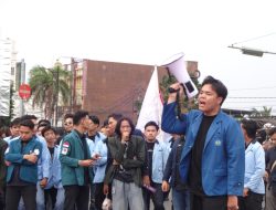 Antrean BBM Jadi Sorotan Aksi BEM-SI Lampung, Bahlil Diminta Segera Bertindak